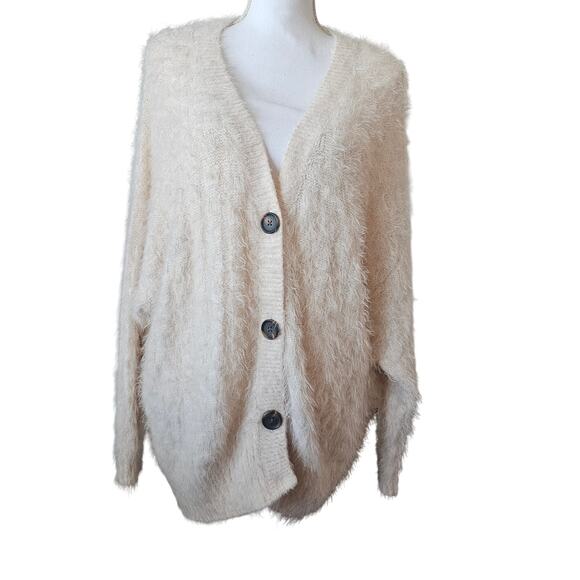 Wild Fable Oversized Eyelash Knit Cardigan Sweater Beige Button Front Size M - Picture 1 of 7